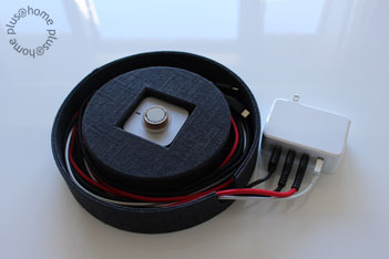 充電コード収納トレーにコードを巻いて|カルトナージュ|plus@home